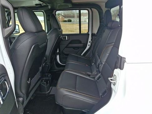 Used 2025 Jeep Gladiator Sport image 10