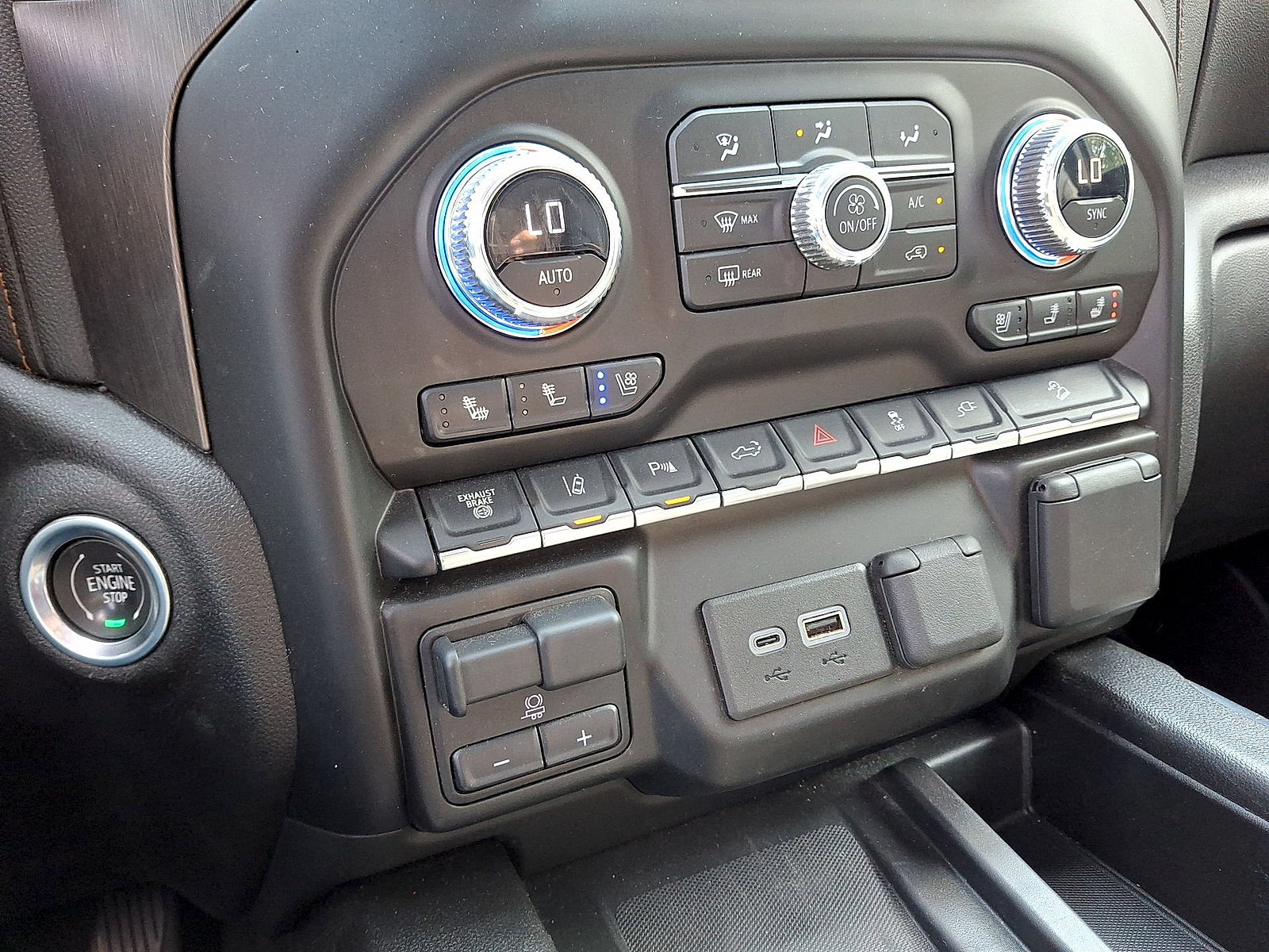 Used 2023 GMC Sierra 2500 AT4 w/ AT4 Preferred Package AWD/4WD image 19