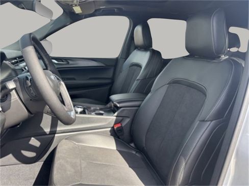 New 2025 Jeep Grand Cherokee L Altitude image 13