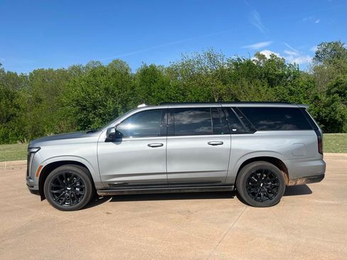Certified 2025 Cadillac Escalade ESV Sport w/ Touring Package AWD/4WD image 2