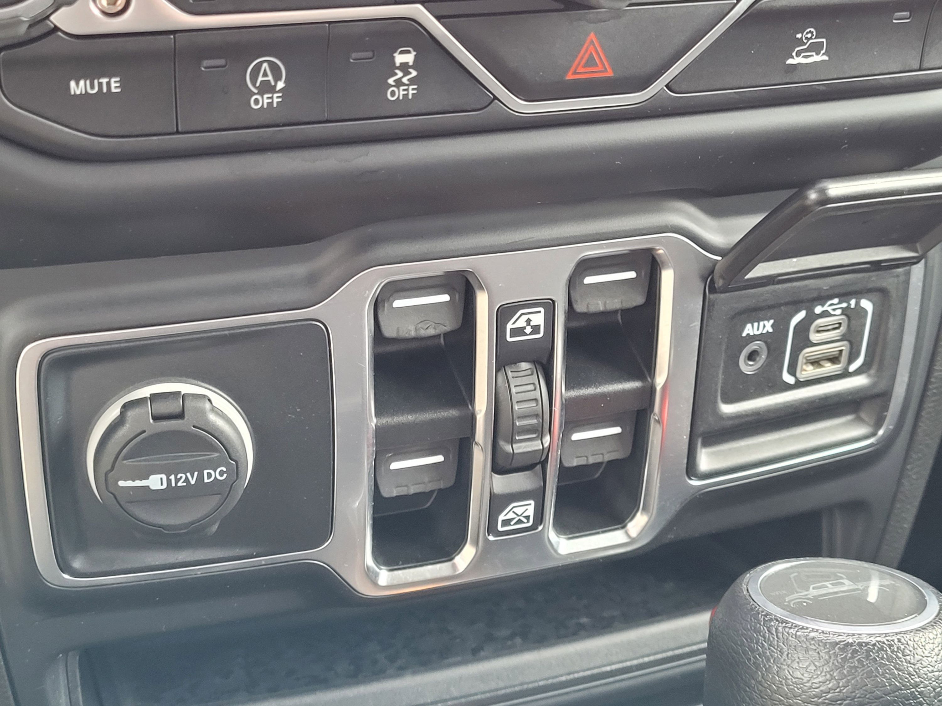 Used 2023 Jeep Gladiator Overland AWD/4WD image 23