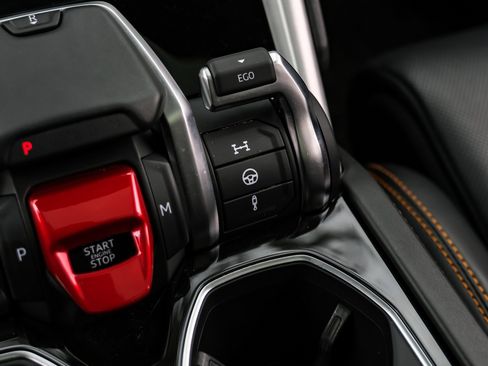 Used 2020 Lamborghini Urus image 26