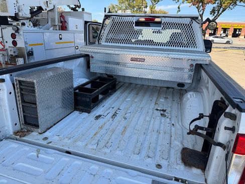 Used 2017 Ford F250 XL w/ Power Equipment Group image 19
