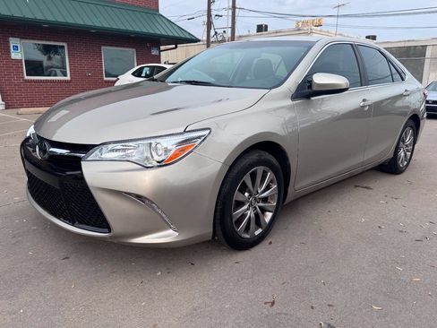 Used 2017 Toyota Camry XLE FWD image 1