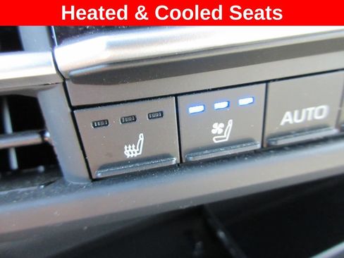 Used 2025 Toyota Sienna Platinum AWD/4WD image 20