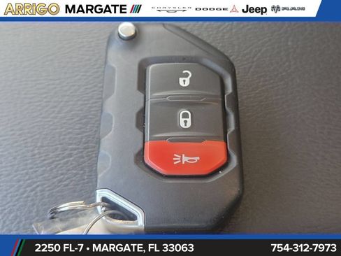 Used 2025 Jeep Wrangler Unlimited Sahara w/ Safety Group AWD/4WD image 31