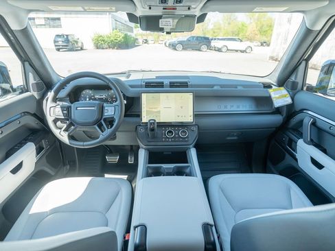 New 2026 Land Rover Defender 110 V8 AWD/4WD image 17