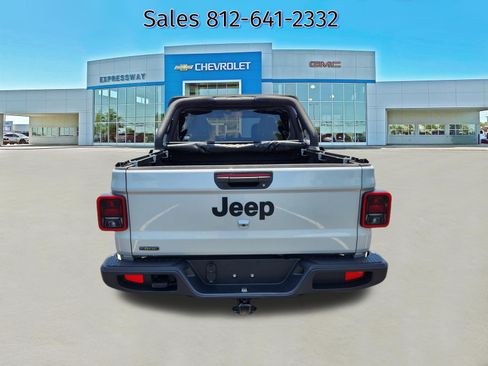Used 2023 Jeep Gladiator Sport AWD/4WD image 6