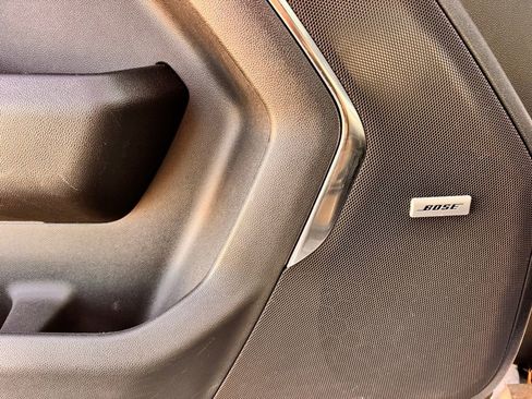 Used 2024 GMC Yukon XL SLT image 17