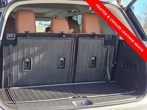 Used 2023 Nissan Pathfinder Platinum image 9