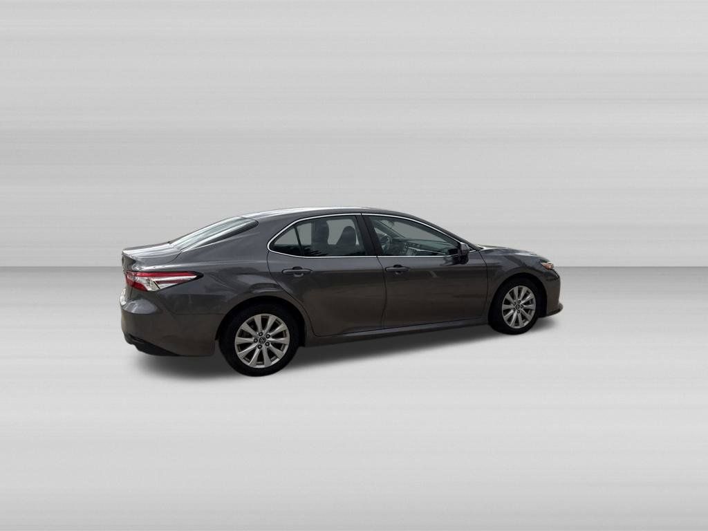 Used 2018 Toyota Camry LE FWD image 4