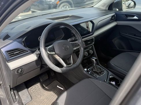 Certified 2023 Volkswagen Taos SE image 2