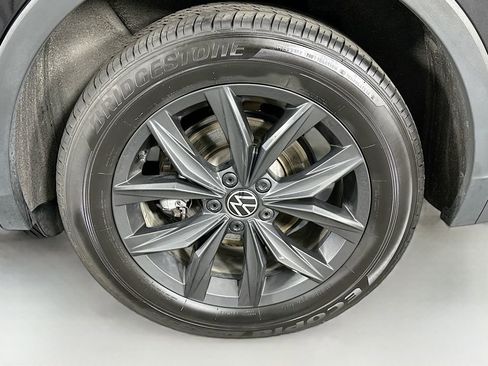 Used 2024 Volkswagen Tiguan SE image 29