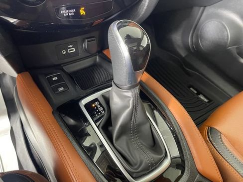 Used 2019 Nissan Rogue SL w/ Premium Package AWD/4WD image 11