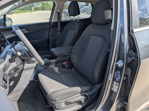 Used 2025 Kia Sportage LX FWD image 11
