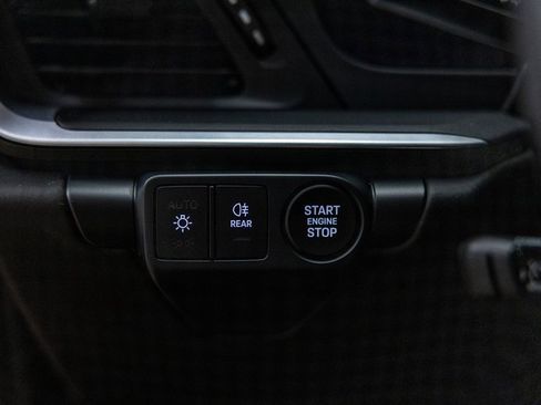 Used 2025 Porsche 911 Carrera image 40