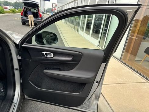 Certified 2025 Volvo XC40 B5 Plus AWD/4WD image 14