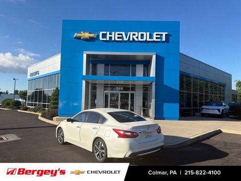 Used 2016 Nissan Altima 2.5 SR w/ LED Appearance Package FWD image 5