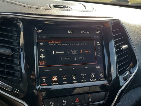 Used 2020 Jeep Cherokee Limited w/ Technology Group AWD/4WD image 23