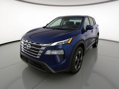 Used 2025 Nissan Rogue SV image 3