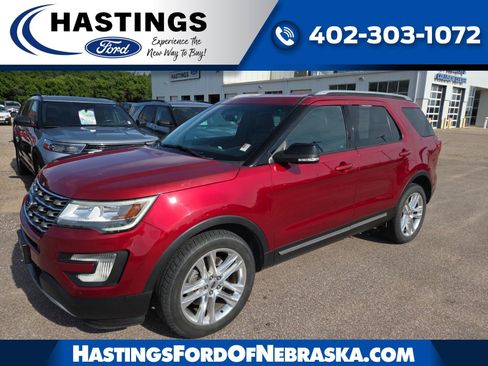 Used 2017 Ford Explorer XLT w/ Equipment Group 202A AWD/4WD image 1