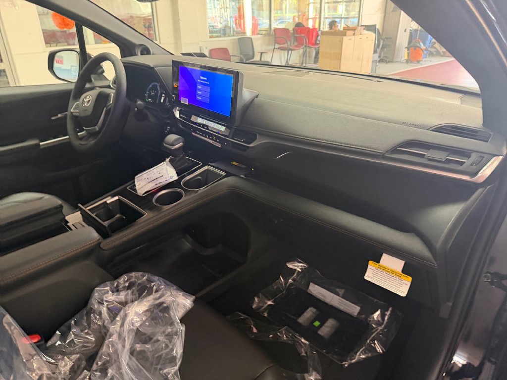 New 2026 Toyota Sienna XLE Woodland Edition AWD/4WD image 16