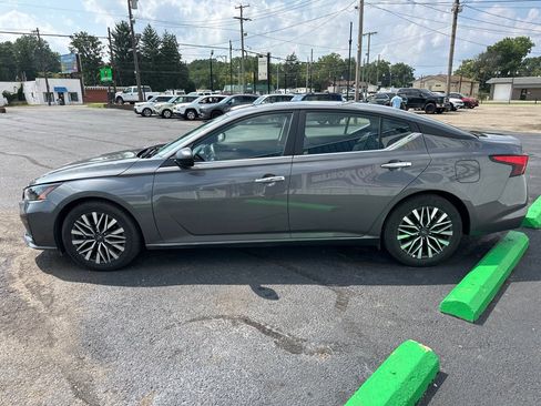 Used 2025 Nissan Altima 2.5 SV FWD image 4