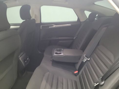 Used 2019 Ford Fusion SE FWD image 18