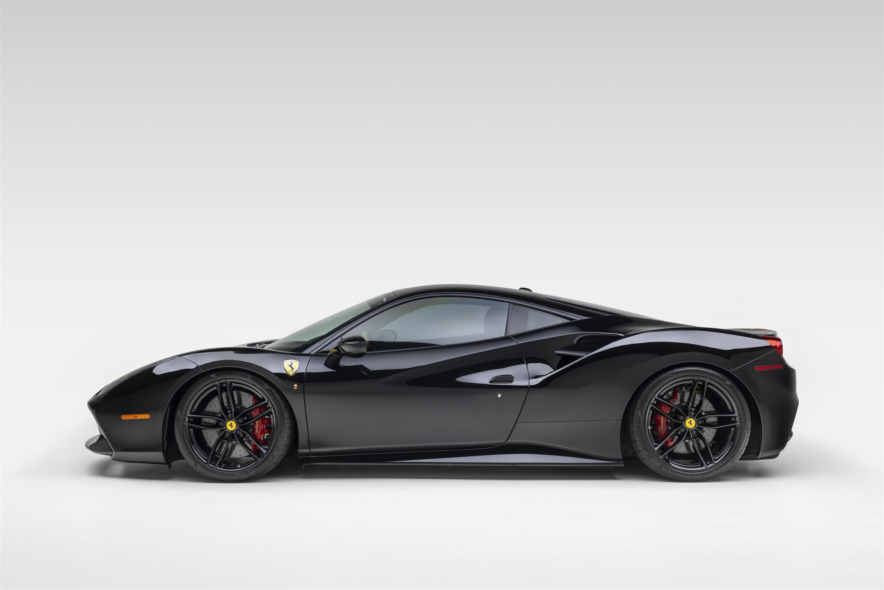 Certified 2018 Ferrari 488 GTB RWD image 4