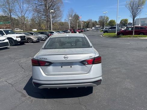 Used 2024 Nissan Altima 2.5 SV image 11