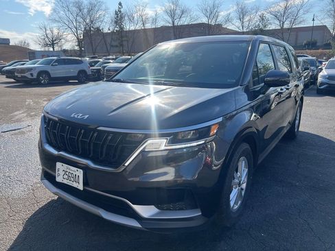 Used 2024 Kia Carnival LX image 1