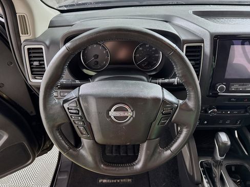 Used 2024 Nissan Frontier SV image 15