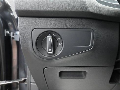 Used 2022 Volkswagen Tiguan SE FWD image 18