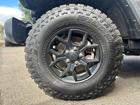 Used 2018 Jeep Wrangler Unlimited Rubicon w/ LED Lighting Group AWD/4WD image 11