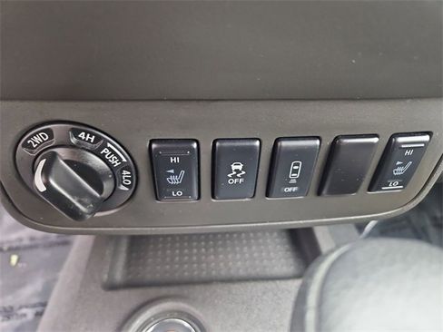 Used 2021 Nissan Frontier SV image 31