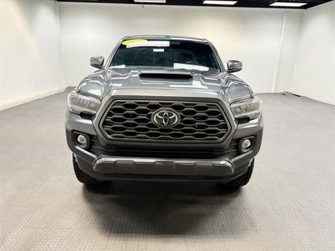 Used 2022 Toyota Tacoma TRD Sport w/ Technology Package image 9