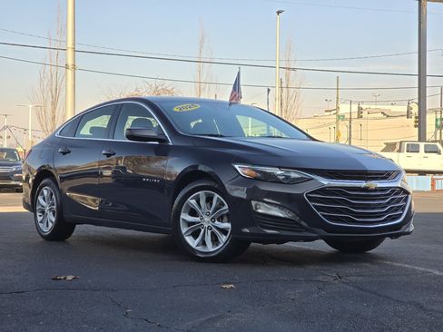 Used 2025 Chevrolet Malibu LT image 2