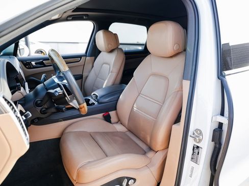 Used 2020 Porsche Cayenne image 5