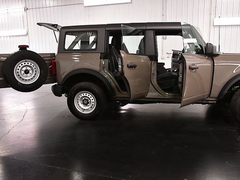 Used 2025 Ford Bronco 4-Door AWD/4WD image 31