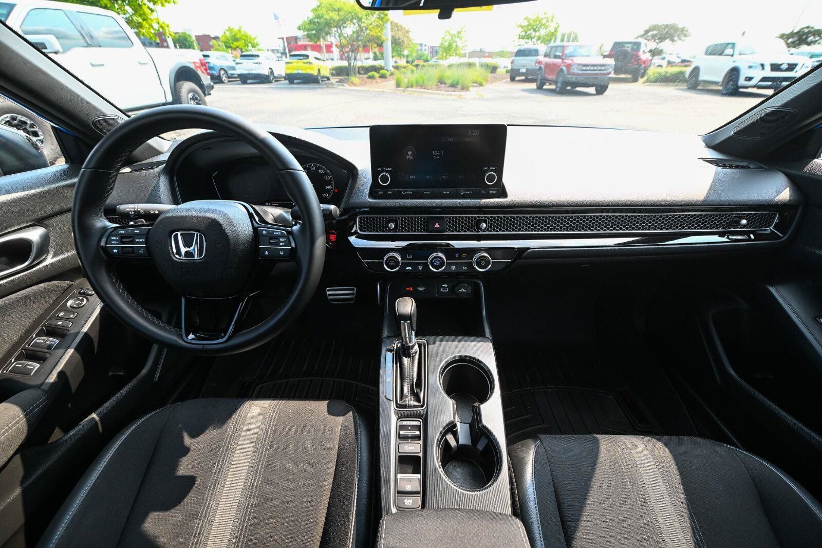 Used 2023 Honda Civic Sport image 29
