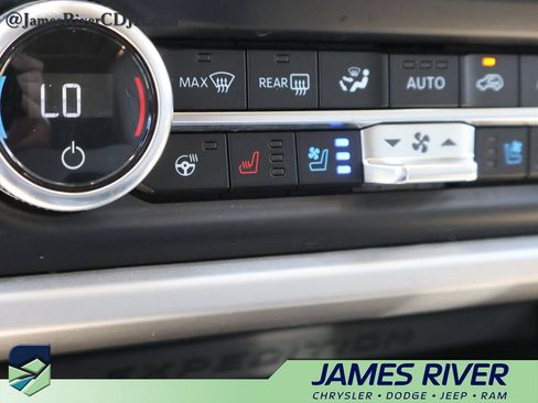 Used 2024 Ford Expedition Limited AWD/4WD image 39