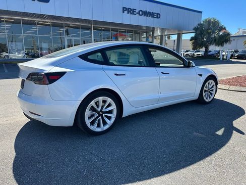 Used 2021 Tesla Model 3 Standard Range Plus image 3