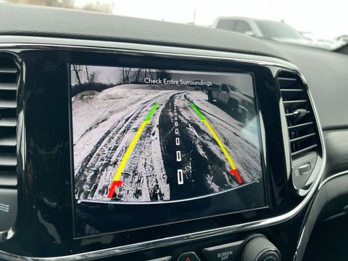 Used 2020 Jeep Grand Cherokee Limited image 15