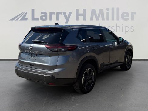 Used 2025 Nissan Rogue SV FWD image 5
