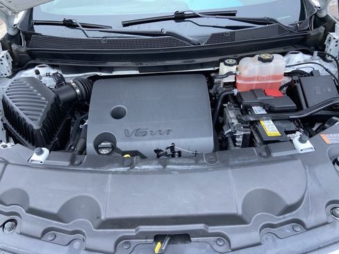 Used 2022 Chevrolet Traverse LT FWD image 6