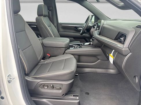 New 2025 Chevrolet Suburban Premier AWD/4WD image 15