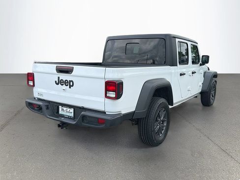 Used 2025 Jeep Gladiator Sport AWD/4WD image 4