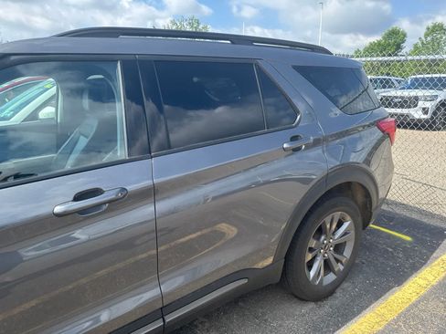Used 2023 Ford Explorer XLT w/ Equipment Group 202A AWD/4WD image 17
