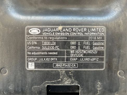 Used 2018 Land Rover Range Rover Velar R-Dynamic SE AWD/4WD image 28