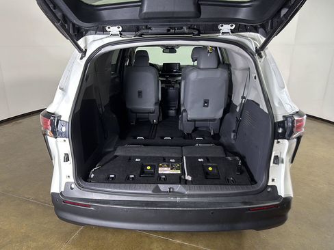 Used 2021 Toyota Sienna XLE FWD image 15